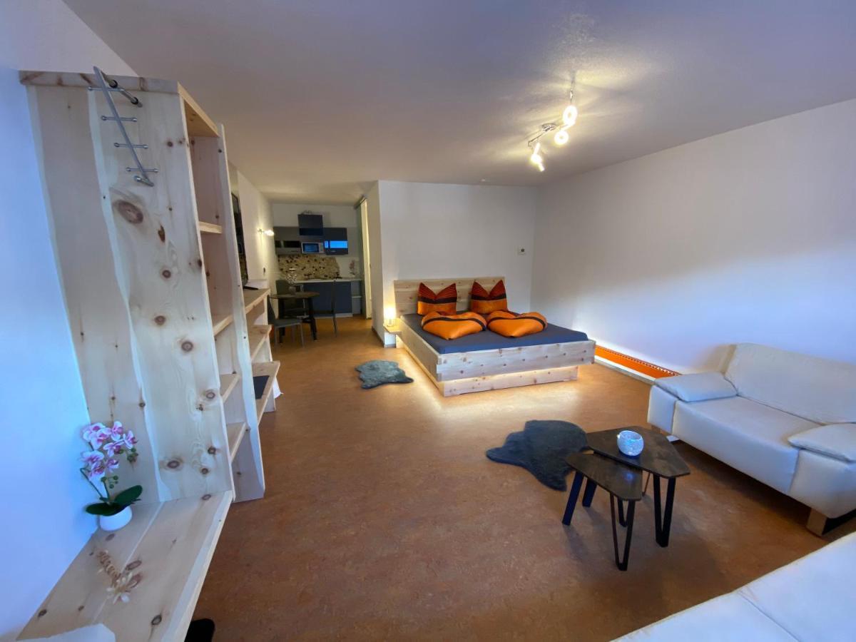 Ferien Haus - Ferienwohnung Lorena Нойщифт им Щубайтал Екстериор снимка