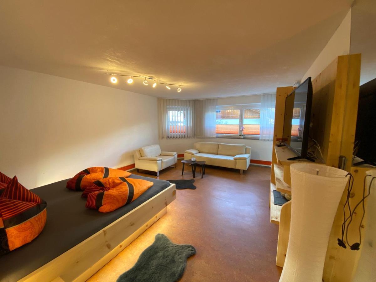 Ferien Haus - Ferienwohnung Lorena Нойщифт им Щубайтал Екстериор снимка