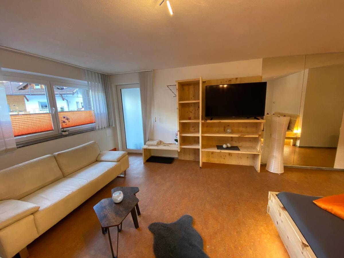 Ferien Haus - Ferienwohnung Lorena Нойщифт им Щубайтал Екстериор снимка