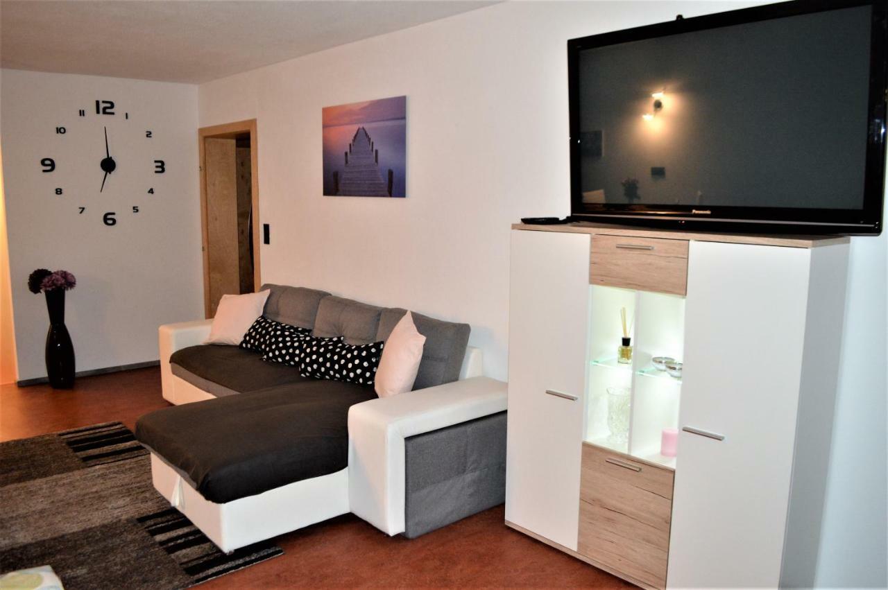 Ferien Haus - Ferienwohnung Lorena Нойщифт им Щубайтал Екстериор снимка