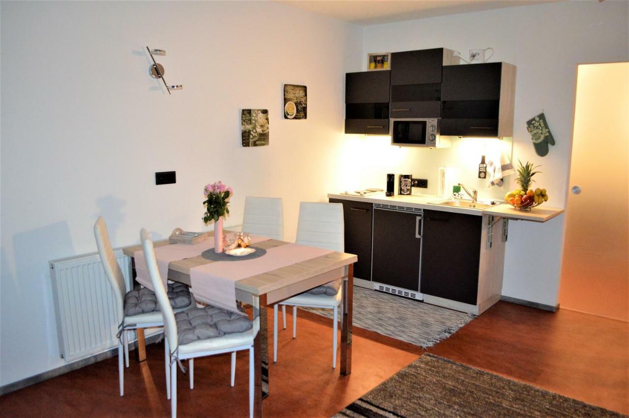 Ferien Haus - Ferienwohnung Lorena Нойщифт им Щубайтал Екстериор снимка